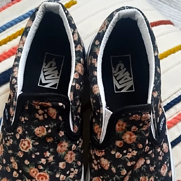 Vans Black Floral Slip-On Shoes - Picture 1 of 4